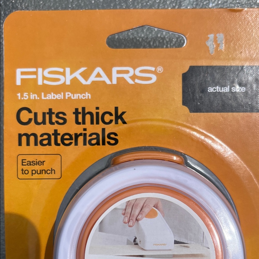 Fiskars 1.5 Inch Label Punch - Picture 3 of 6